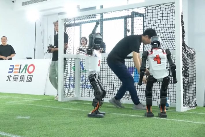 China realiza primeiro campeonato de futebol com robôs