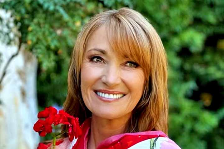 Jane Seymour - A veterana atriz britânica, vencedora do Globo de Ouro de 1996, possui heterocromia completa. Ela nasceu com um olho verde e o outro castanho, o que confere ao seu olhar uma característica única e marcante.

