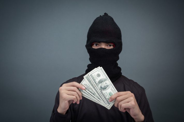 Impostor/bandido/ladrão