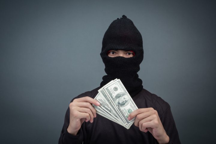 O caso ganhou grande repercussão na mídia local e nas redes sociais, levando à prisão do impostor, que agora responde por fraude e falsidade ideológica.