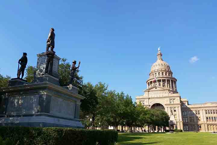 Além disso, tem um estilo de vida progressista - um contraste marcante com o perfil mais conservador do restante do estado.
