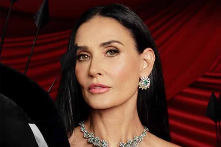 Demi Moore - A vencedora do Globo de Ouro por “A Substância” tem heterocromia completa, porém para notar é preciso observar atentamente que um olho dela é verde e o outro é castanho.
