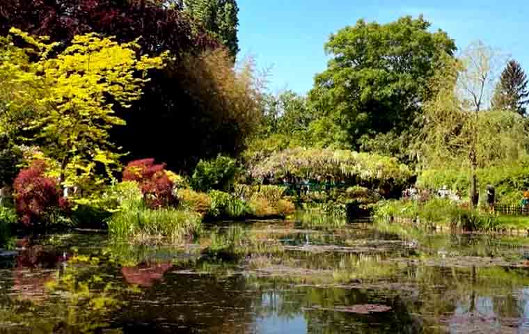 A casa e os jardins de Giverny se tornaram seu local de trabalho e também um ponto de peregrinação para outros artistas e admiradores de sua arte.