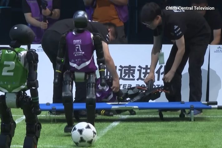 China realiza primeiro campeonato de futebol com robôs