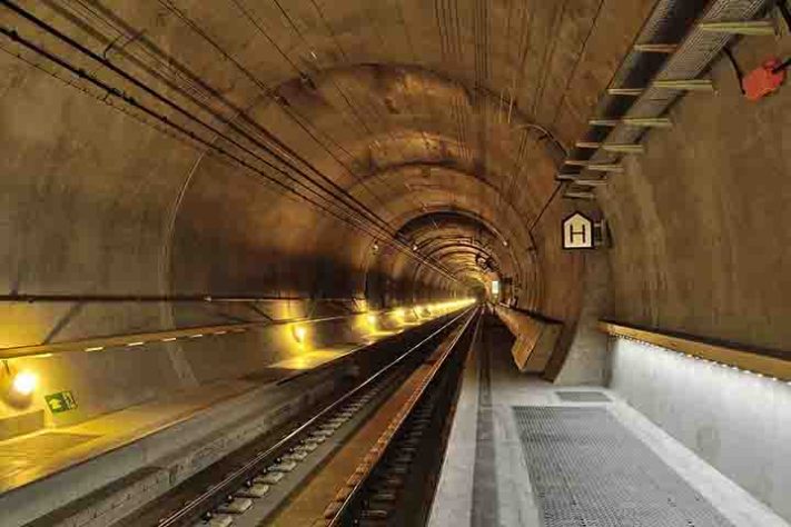 Túnel São Gotardo, na SuíçaThe - Rogfast, O novo Túnel subaquático da Noruega será o mairo e mais profundo do mundo - Zacharie Grossen/Wikimédia Commons