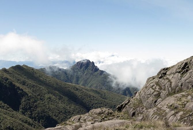 Após torcer o pé, adolescente é resgatada no Pico dos Marins, em São Paulo