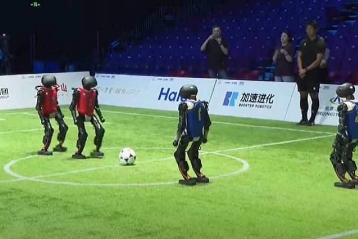 China realiza primeiro campeonato de futebol com robôs