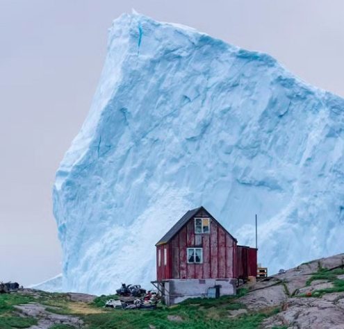 Iceberg gigante está em rota de colisão com uma vila na Groelândia (2025)