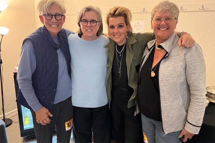 Rosie O'Donnell tem cinco filhos: Parker (30 anos), Chelsea (27 anos) e Blake (25 anos), além de Vivienne, de 22 anos (com Kelli) e Clay, de 12 anos (com Rounds).- Reprodução do Instagram @rosie