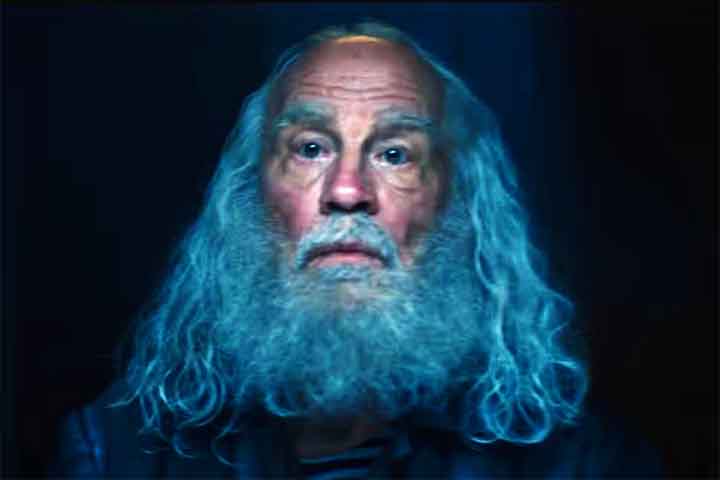 O diretor explicou que Malkovich apareceria em cena no papel de do vilão Ivan Kragoff. O personagem de Malkovich chegou a aparecer em um trailer veiculado em fevereiro. No entanto, na edição de “Quarteto Fantástico: Primeiros Passos” elas foram retiradas.
