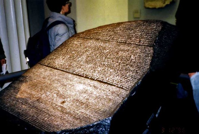 Pedra de Roseta: a história do pedaço de granito que decifrou o Egito Antigo