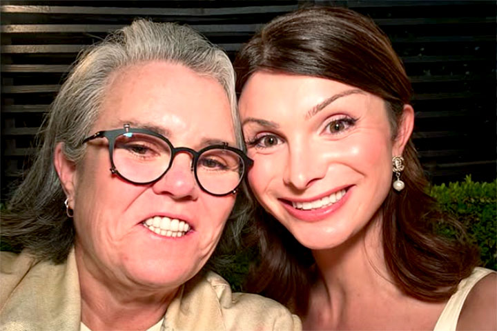 Ela criticou o presidente pela primeira vez em 2006. Na ocasião, a comediante e então apresentadora do programa "The View", zombou de Trump por sua postura em uma controvérsia envolvendo uma vencedora do Miss EUA.- Reprodução do Instagram @rosie