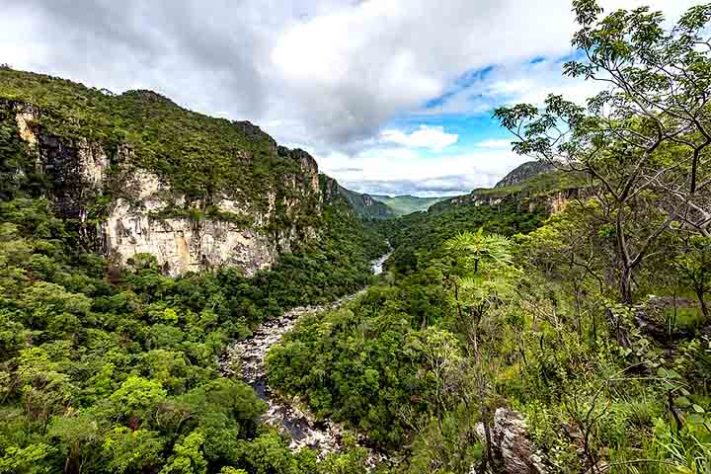 Reservas do Cerrado: Parques Nacionais da Chapada dos Veadeiros (GO) - Locais brasileiros já reconhecidos como Patrimônio Mundial da Unesco - MTur Destinos/Wikimédia Commons