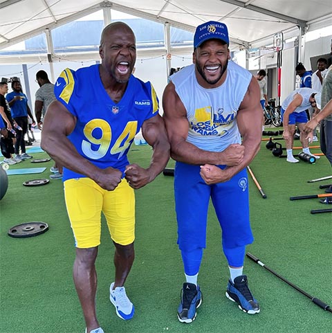 Em 1991, Crews foi escolhido pelo Los Angeles Rams na 11ª rodada do Draft da NFL. Além disso, sua carreira inclui passagens pelo Rams (seis jogos), San Diego Chargers (10 jogos), Washington Redskins (16 jogos) e Philadelphia Eagles (sem jogos).