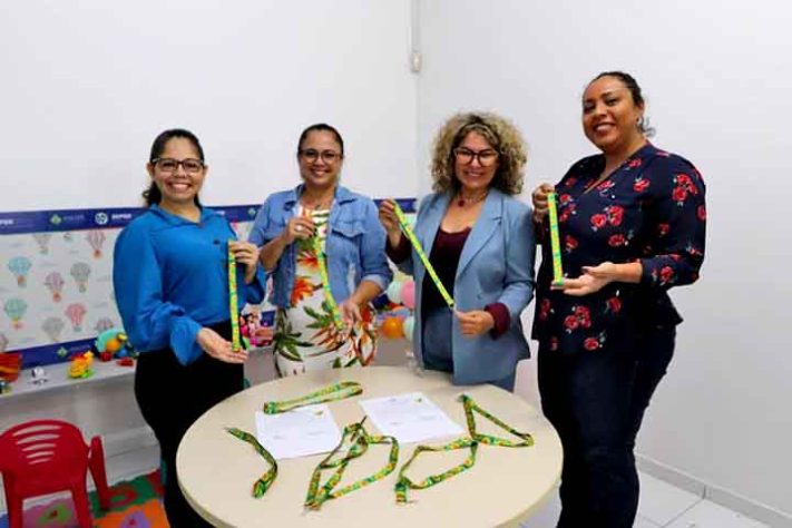 Cordão de fita de identificação para pessoas com doenças raras