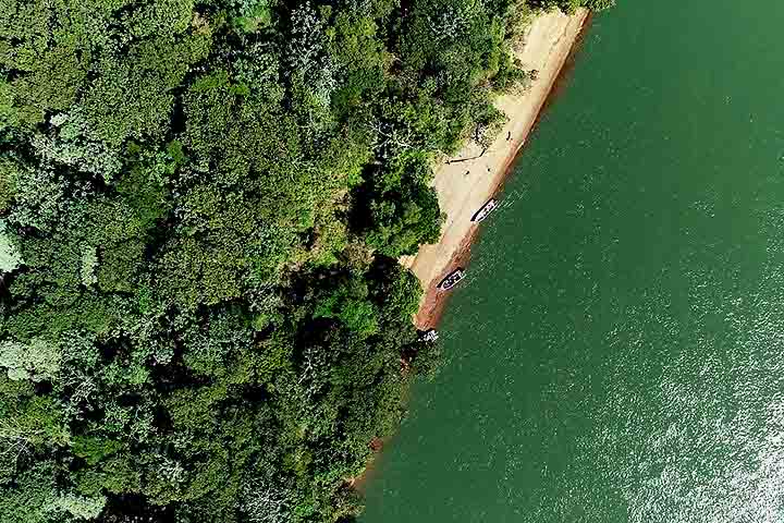 Se o visitante for para a Ilha Grande, o valor pode dobrar. Nesse caso, a cobrança só é feita se uma empresa intermediar o passeio.