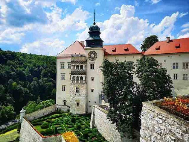 Castelo de Pieskowa Skała no Parque Nacional Ojcowski - Vila Sułoszowa, Polônia - Chichebombon/Wikimédia Commons