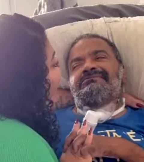 O estado de saúde de Arlindo já vinha se agravando conforme a imprensa divulgou em meados de julho. A família divulgou nota sobre o sambista dizendo que ele estava "estável" sob cuidados e cercado de amor. O filho, Arlindinho, pediu respeito: "Meu pai ainda está vivo", ele disse. 
-Reprodução do Instagram @arlindocruzobem