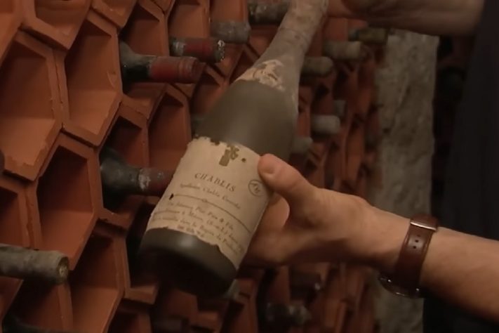 Casal compra casa antiga em SP e descobre uma adega cheia de vinhos dos anos 1970