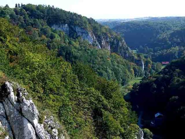 Vale de Prądnik no Parque Nacional Ojcowski - Vila Sułoszowa, Polônia - Jerzy Opioła/Wikimédia Commons