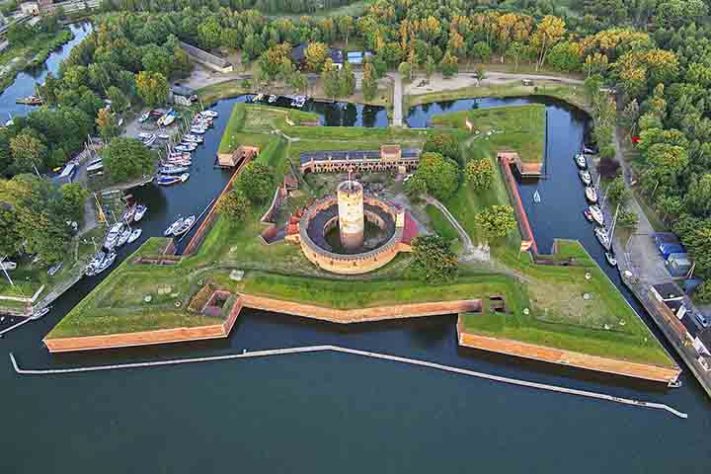 Gdansk, Polônia (Fortaleza de Wisłoujście) - Lápide de cavaleiro medieval é descoberta em Gdansk, na Polônia - Jakub Strzelczyk /Wikimédia Commons