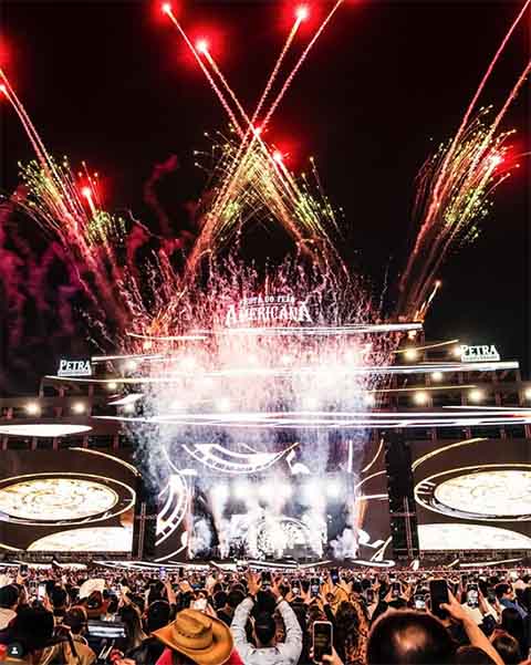 Ao longo dos anos, a estrutura do evento se modernizou. Atualmente, a arquibancada ao redor da arena é considerada a maior da América Latina, com praça de alimentação internacional, camarotes sofisticados e tecnologia de ponta, como o sistema de pontuação “scoring system” usado em competições. 
