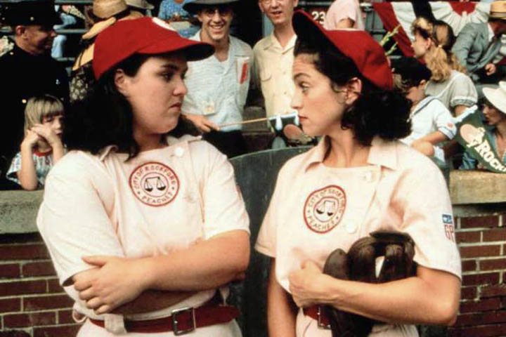A artista, então, venceu, em 1990, um concurso de talentos, que abriu as portas para o cinema. Ela brilhou em 'Uma Equipe Muito Especial' (1992), estrelado por Geena Davis e Tom Hanks.-- Divulgação