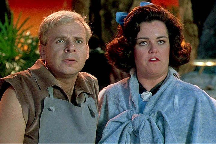 Em seguida, a atriz teve participações na comédia romântica 'Sintonia de Amor' (1993), novamente ao lado de Hanks e de Meg Ryan. Ela também interpretou Betty Rubble, esposa de Barney, na versão live-action de 'Os Flintstones' (1994).- Divulgação