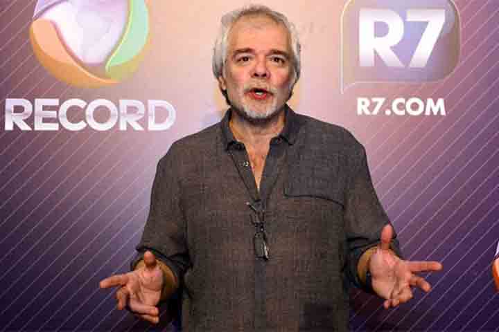 Entre os autores, Carlos Lombardi fez muito sucesso na TV Globo, sobretudo nos anos 1990 e 2000. Ele, então, emplacou obras como "Quatro por quatro", "Uga, Uga", "O quinto dos infernos", 'Kubanacan " e" Pé na Jaca".