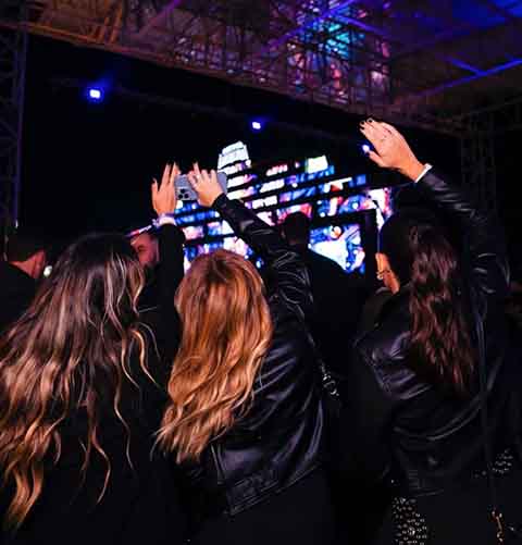 A Festa do Peão de Americana é, hoje, um dos principais motores culturais e turísticos do interior paulista. Ela estimula o turismo rural, movimenta o setor hoteleiro e econômico da cidade e fortalece a cultura sertaneja, servindo também como vitrine para marcas patrocinadoras 
