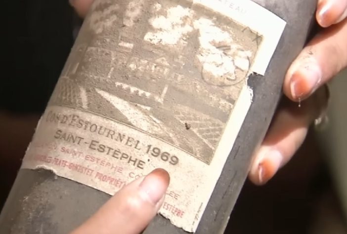 Casal compra casa antiga em SP e descobre uma adega cheia de vinhos dos anos 1970