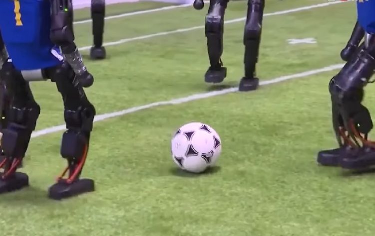 China realiza primeiro campeonato de futebol com robôs