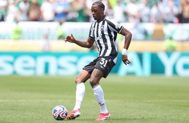 Pantaleão deve ganhar espaço no Botafogo após saída de Jair