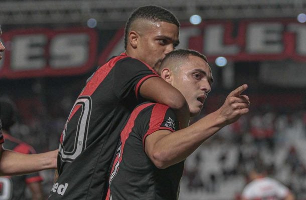 Atlético-GO vira para cima do CRB e volta a vencer na Série B