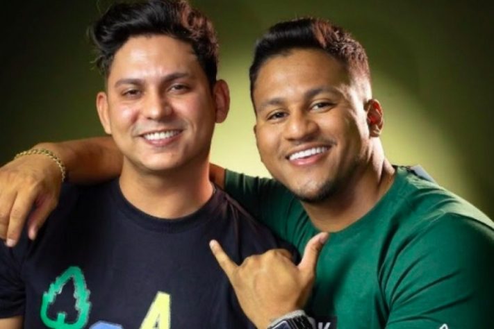Dupla sertaneja Felipe e Matheus viralizou em 2024 ao fazer show sem plateia
