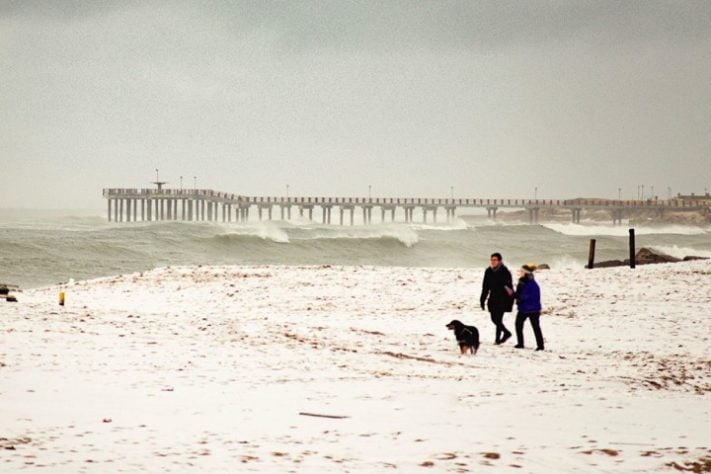 Nevasca cobre praia em cidade da Argentina e chama a atenção nas redes sociais