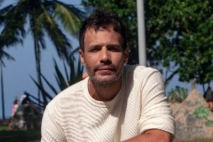Na Record, o ator trabalhou em "Balacobaco", exibida de outubro de 2012 a maio de 2013, e em "Reis", de 2022.