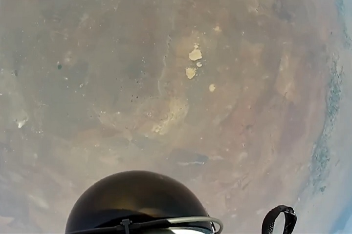 Seu projeto, o Red Bull Stratos, exigiu seis anos de planejamento, incluindo um balão gigante e um traje especial para suportar condições extremas.
