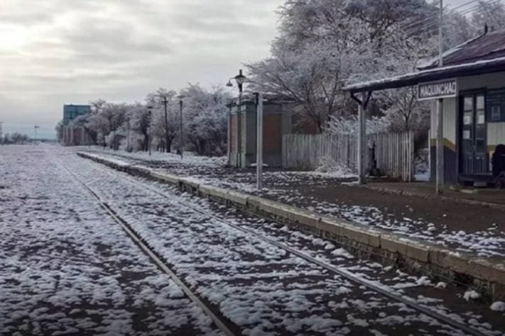 Nevasca cobre praia em cidade da Argentina e chama a atenção nas redes sociais
