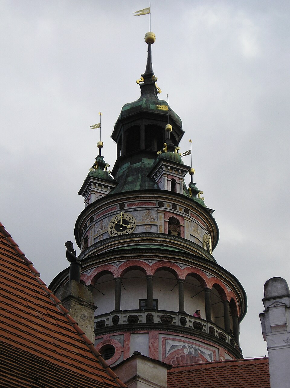 A Torre do Castelo, com sua estrutura renascentista e afrescos coloridos, alÃ©m de relÃ³gio, Ã© um dos cartÃµes-postais mais reconhecÃ­veis da cidade.