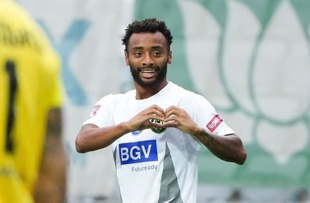 Vasco negocia atacante com o futebol português