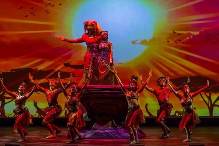 As atrações a bordo são uma mistura de entretenimento teatral, gastronomia temática e experiências imersivas. -Divulgação/Disney