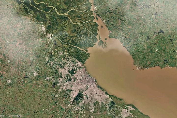 Trata-se de um dos maiores deltas do mundo, mas com uma caracterÃ­stica incomum: ao contrÃ¡rio da maioria dos deltas que desÃ¡guam no mar, o Delta do ParanÃ¡ desemboca em um estuÃ¡rio (transiÃ§Ã£o entre um rio e o mar).