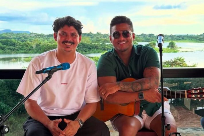 Dupla sertaneja Felipe e Matheus viralizou em 2024 ao fazer show sem plateia