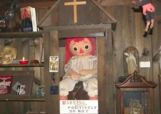 Ed e Lorraine Warren - Museu do Oculto - boneca Annabelle