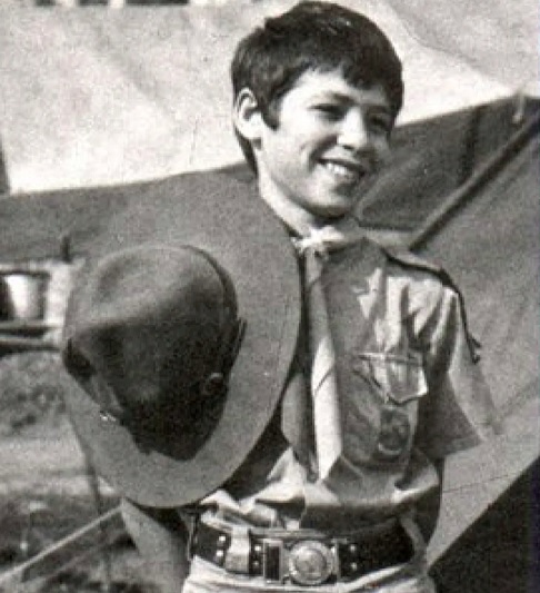 O pico teve a primeira escalada documentada em 1911 e tornou-se nacionalmente conhecido em 1985 pelo trágico desaparecimento do escoteiro Marco Aurélio, durante uma excursão.