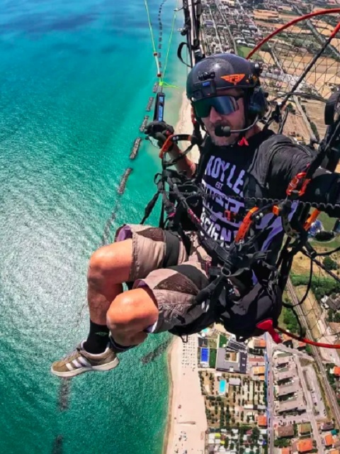 "Ele era generoso, dedicando muito do seu tempo para ajudar e inspirar tantas pessoas", acrescentou a Red Bull.