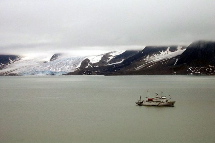 Navio de pesquisa Professor Molchanov — Flickr - Alastair Rae