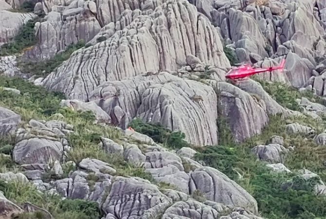 Após ignorar orientações, grupo se perde e precisa ser resgatado de helicóptero no Pico das Agulhas Negras