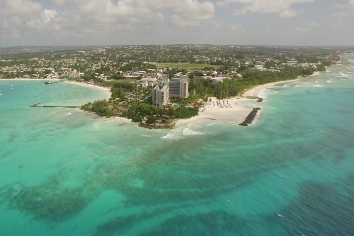 Em 2021, Barbados rompeu oficialmente com a monarquia britÃ¢nica e tornou-se uma repÃºblica.